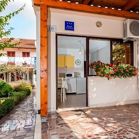 With A Parking Space - 7378 Rovinj