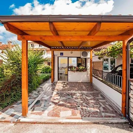Apartamento With A Parking Space - 7378 Rovinj